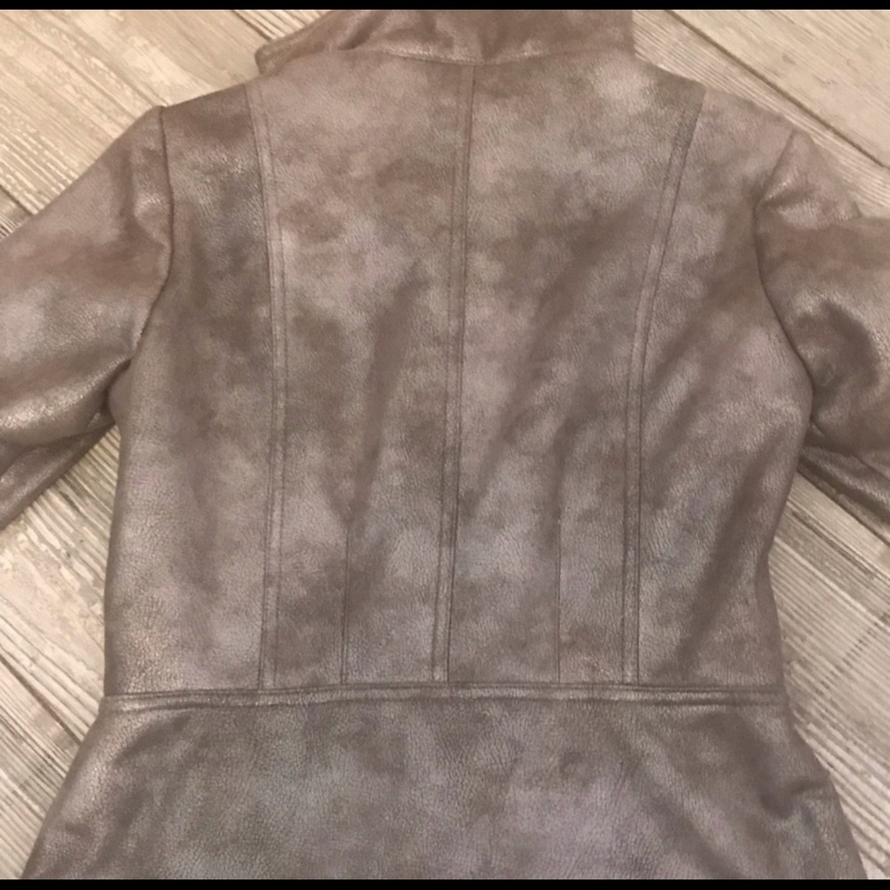 Woman’s Jacket - Picture 6 of 7